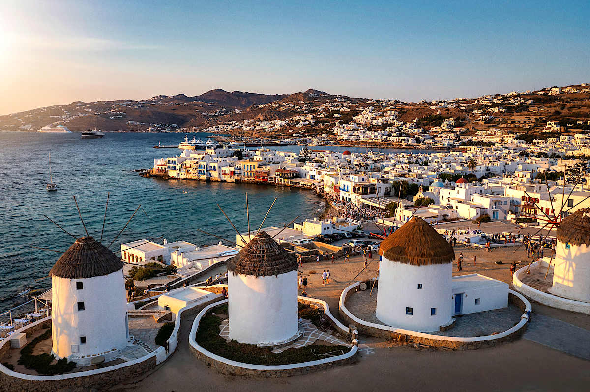 Explore Greece & the Greek Islands with private guides and a tailor-made itinerary.