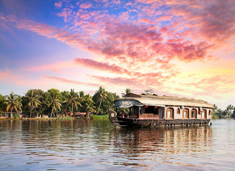 India's North & South: Taj Mahal to Kerala Backwaters
